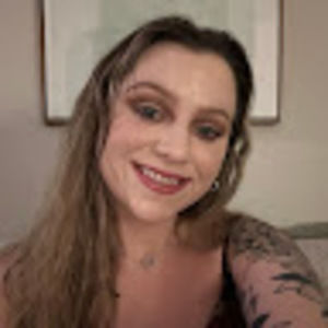 Meet your Posher, Chloe